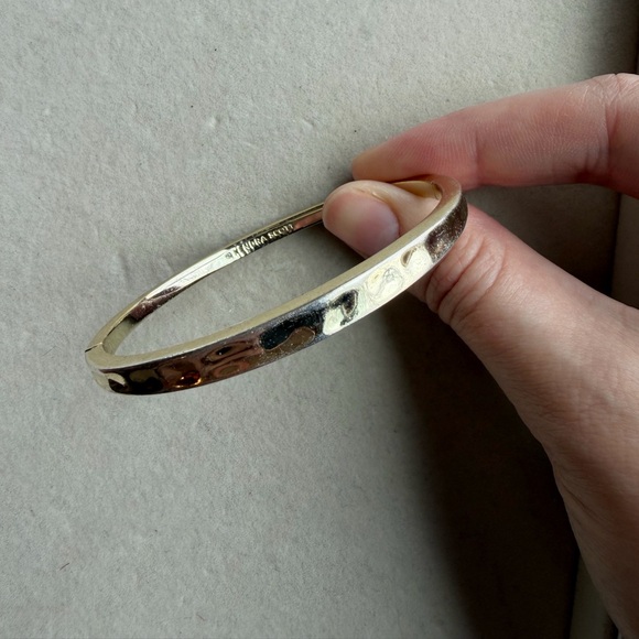 Kendra Scott Jewelry - Kendra Scott Gold Tone Hammered Clasp Bracelet Classic Minimalist Bangle
